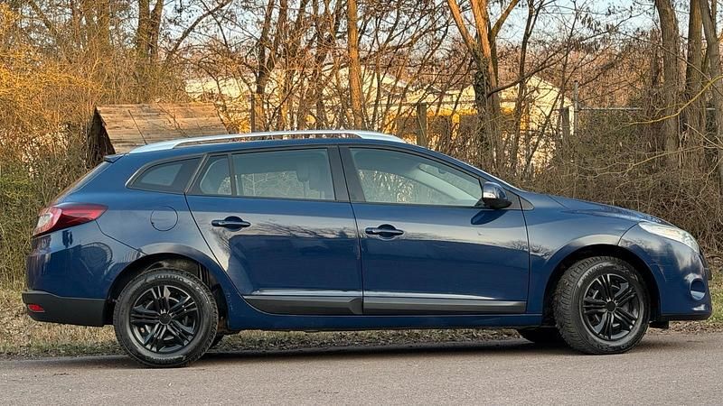 Gebraucht Renault Mégane GrandTour 110 PS (80 kW) 2012 Blau Kombi