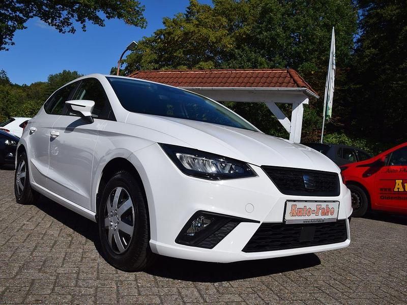 Weiß Gebraucht 2022 Seat Ibiza Reference Limousine | 13.980 € (Guter Preis) - Bild 1/4