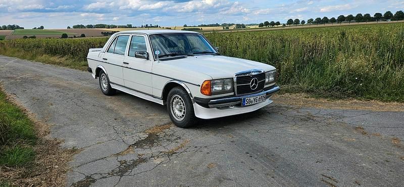 Weiß Gebraucht 1982 Mercedes E300 Limousine | 10.000 € - Bild 1/4