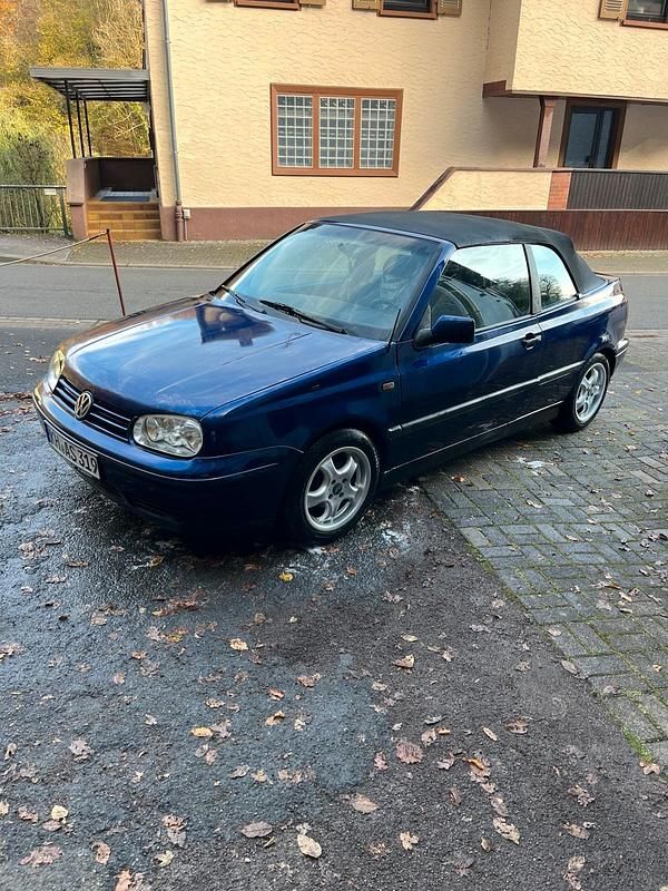 Blau Gebraucht 1995 VW Golf Cabriolet Cabrio | 2.000 € - Bild 1/4