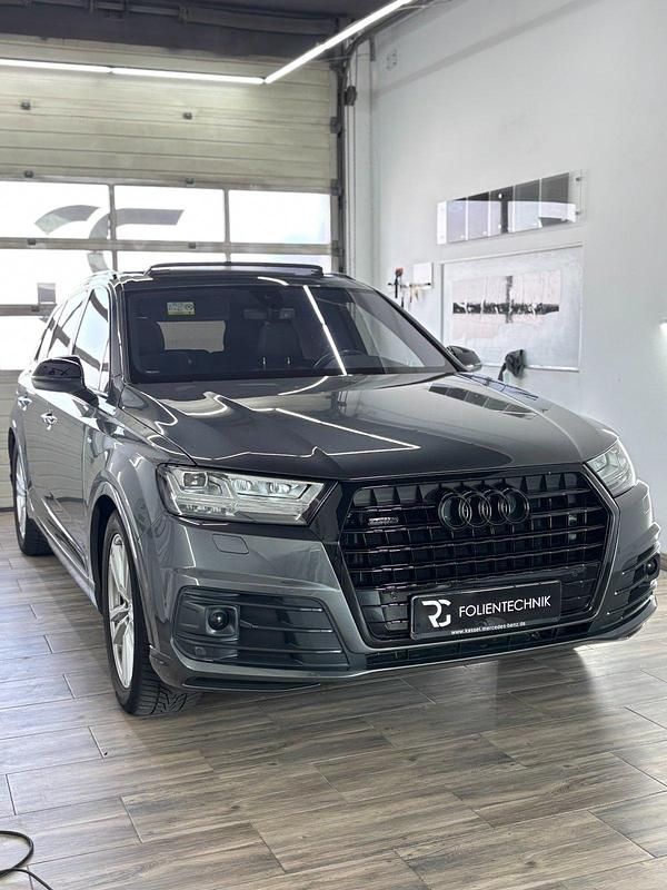 Grau Gebraucht 2016 Audi Q7 S-Line SUV | 36.500 € (Fairer Preis) - Bild 1/4
