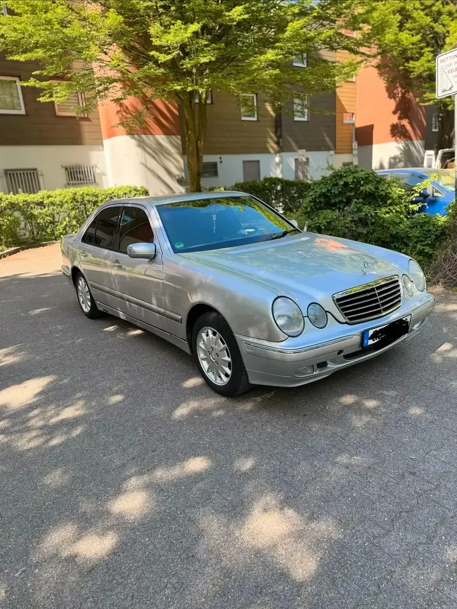 Gebraucht Mercedes E200 2000 Silber Limousine