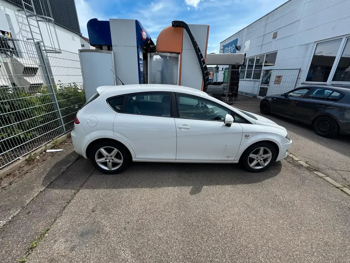 Gebraucht Seat Leon 105 PS (77 kW) 2011 Weiß Kleinwagen