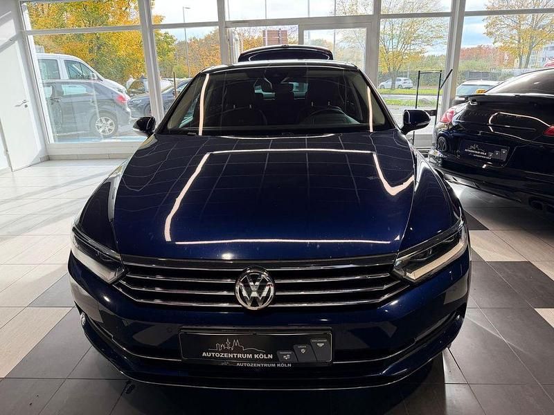 Gebraucht VW Passat Highline 220 PS (161 kW) 2017 Blau Limousine