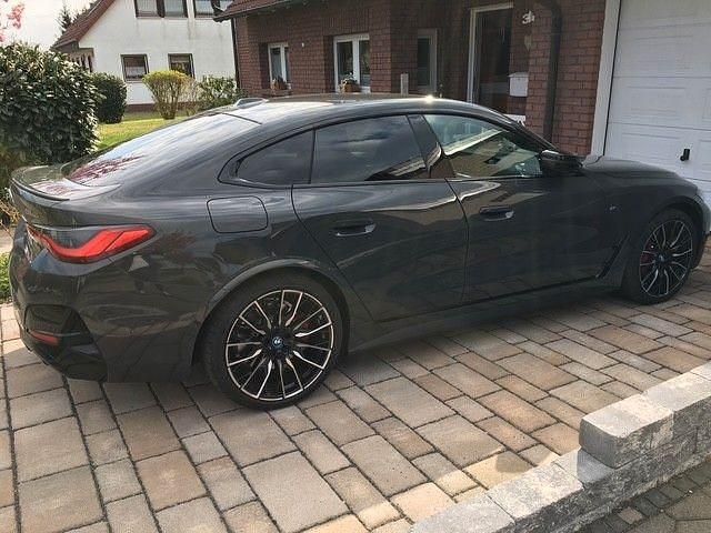 Grau Gebraucht 2022 BMW i4 Sport Line Limousine | 42.500 € (Superpreis) - Bild 1/1