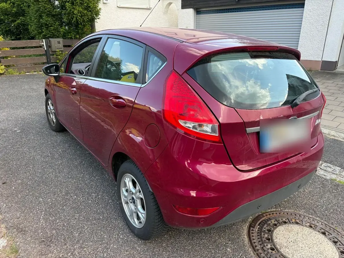 Gebraucht Ford Fiesta 97 PS (71 kW) 2010 Rot Limousine