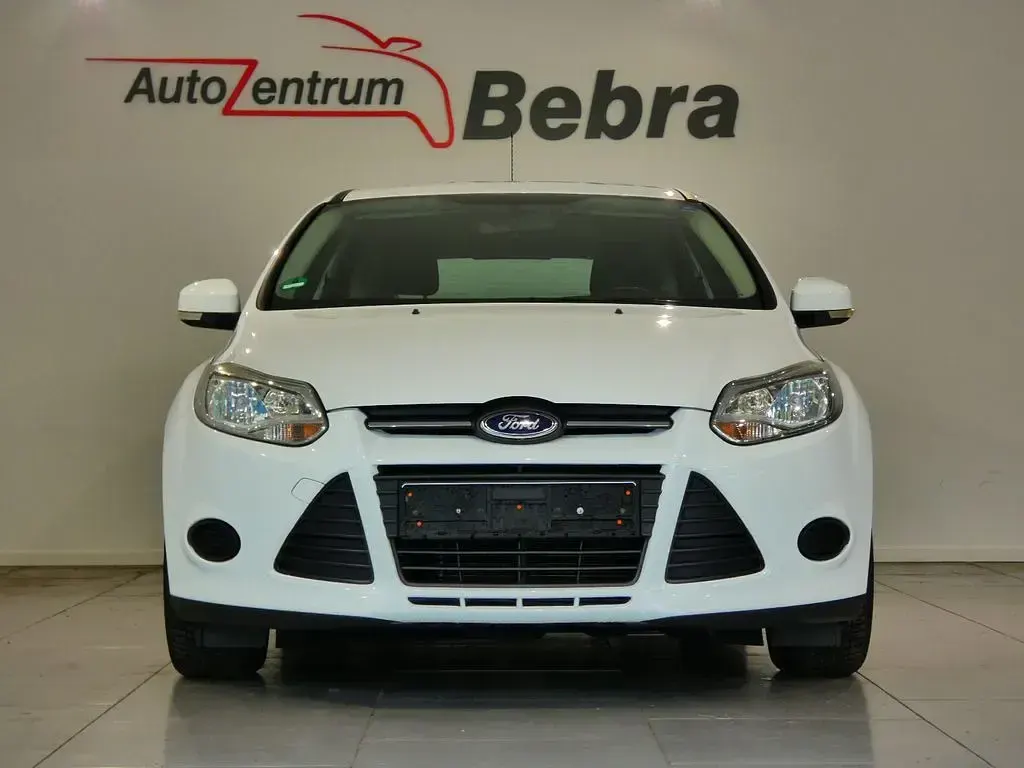 Gebraucht Ford Focus 101 PS (74 kW) 2014 Weiß Limousine