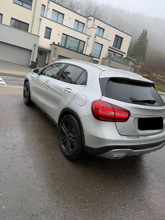 Gebraucht Mercedes GLA200 136 PS (100 kW) 2017 Silber SUV