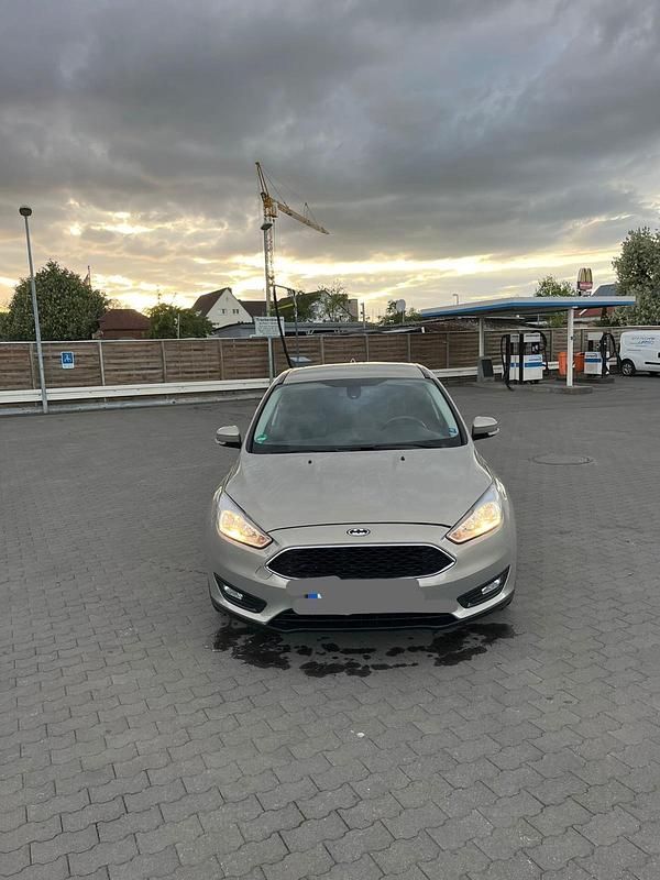 Second-hand Ford Focus 150 CP (110 kW) 2015 Bej Hatchback