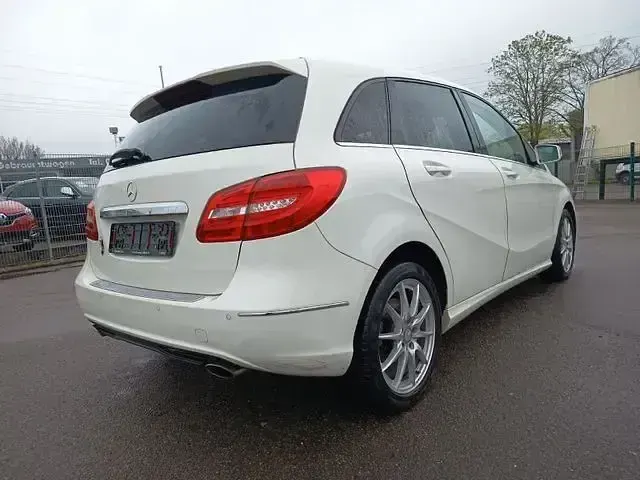 Gebraucht Mercedes B220 Sport 184 PS (135 kW) 2014 Weiß Van / Kleinbus