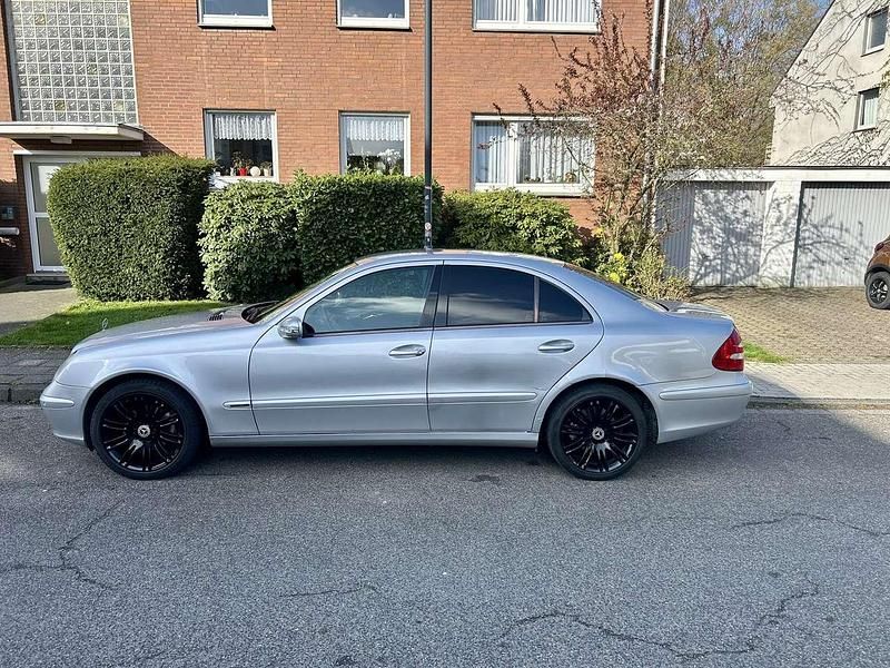Gebraucht Mercedes E220 150 PS (110 kW) 2004 Grau Limousine