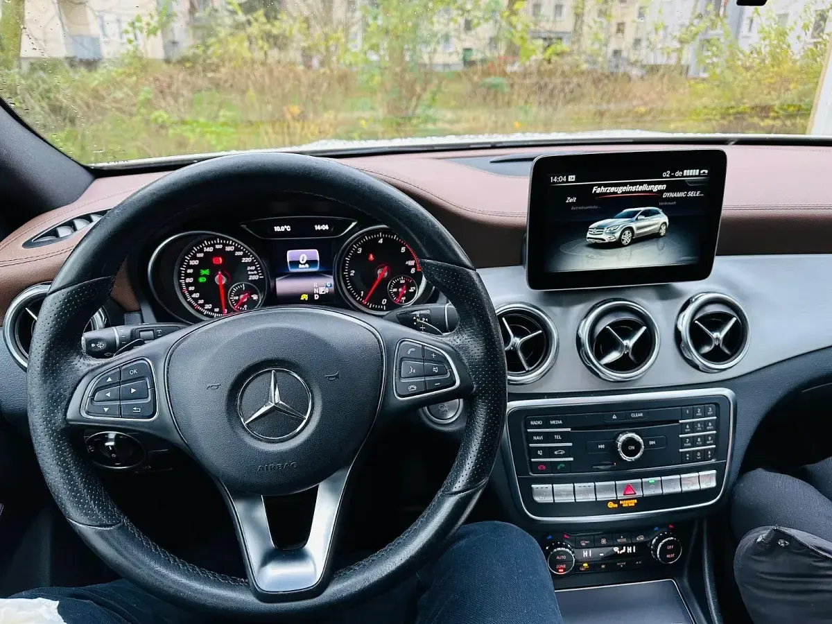 Gebraucht Mercedes GLA220 177 PS (130 kW) 2017 Braun SUV