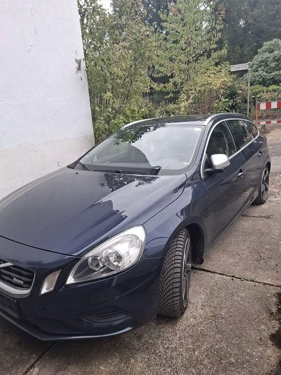 Blau Gebraucht 2013 Volvo V60 R-Design Kombi | 6.900 € (Guter Preis) - Bild 1/4