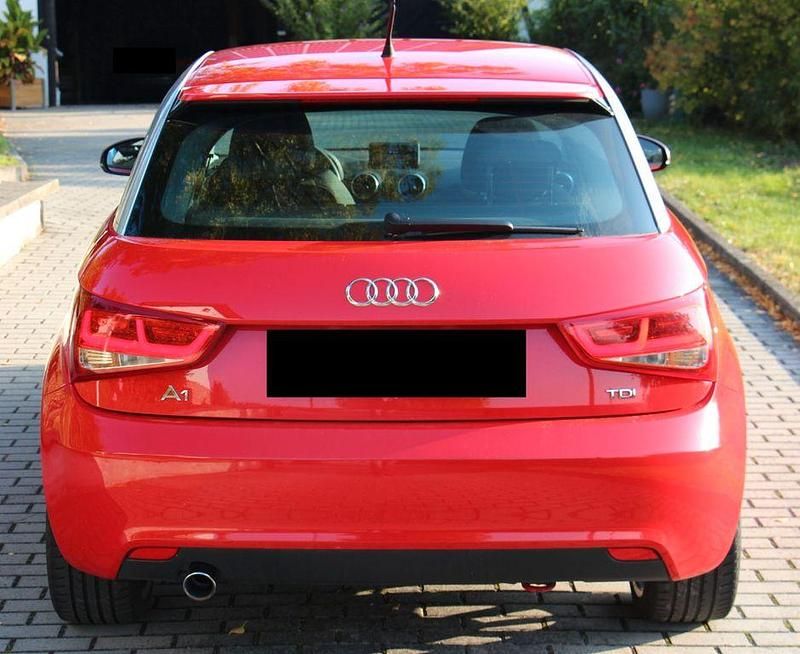 Gebraucht Audi A1 Ambition 105 PS (77 kW) 2011 Rot Kleinwagen