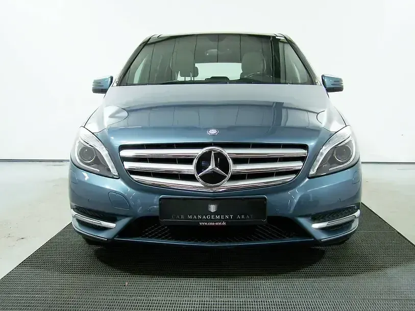 Gebraucht Mercedes B250 211 PS (155 kW) 2014 Blau Kleinwagen