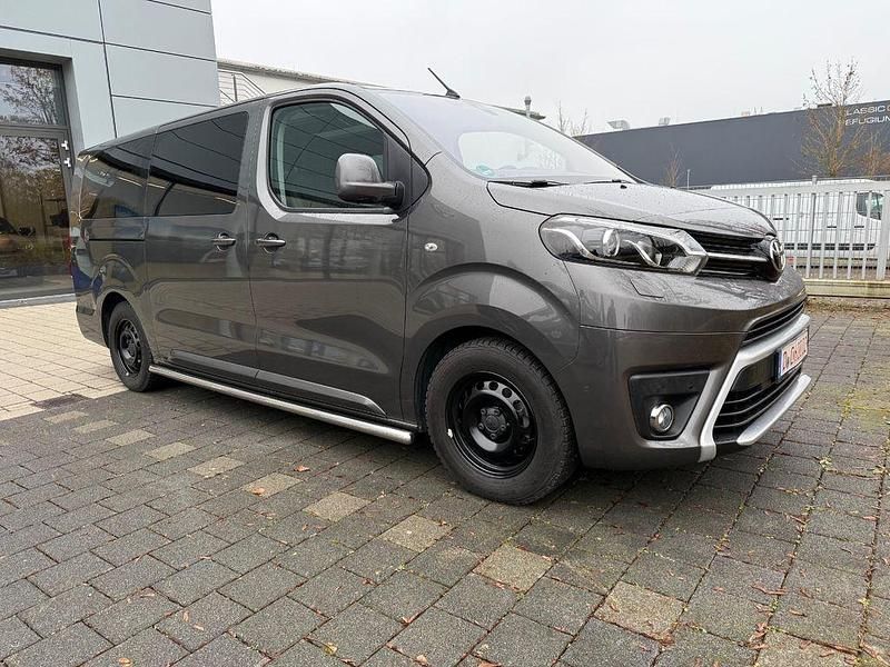Grau Gebraucht 2019 Toyota Proace Van | 37.500 € (Teuer) - Bild 1/4