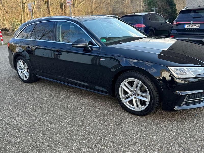Gebraucht Audi A4 Sport 150 PS (110 kW) 2018 Schwarz Kombi
