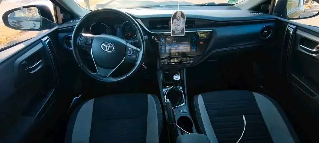 Gebraucht Toyota Auris 116 PS (85 kW) 2016 Schwarz Kleinwagen