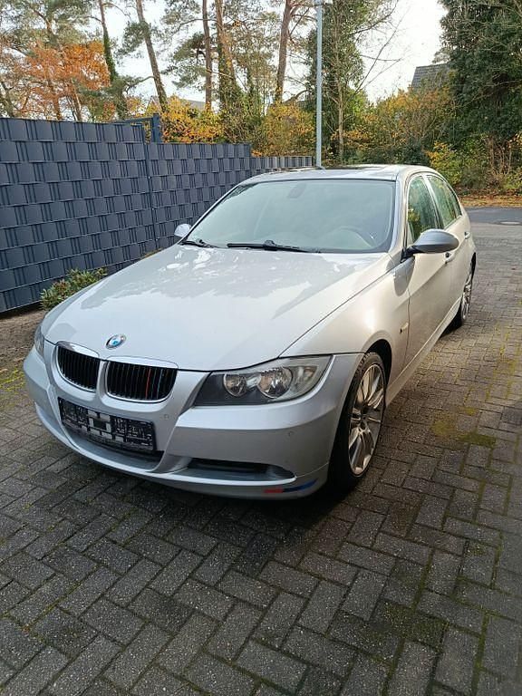 Schwarz Gebraucht 2006 BMW 318 Sport Line Limousine | 3.300 € (Fairer Preis) - Bild 1/4