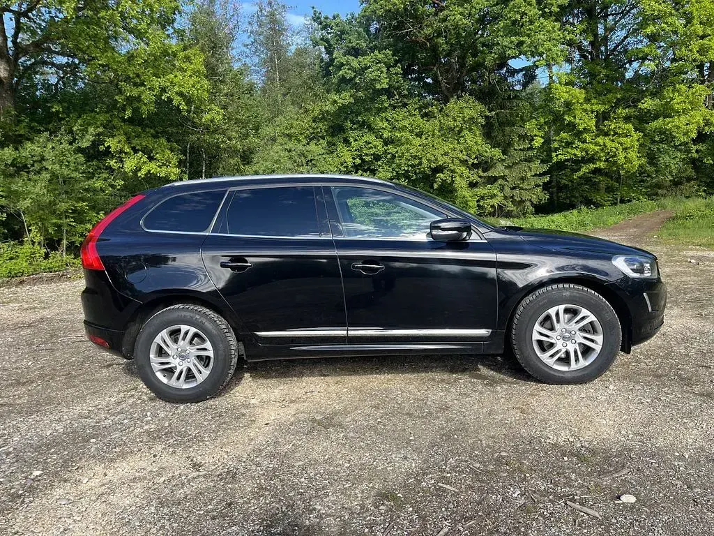 Używany Volvo XC60 Summum 190 KM (139 kW) 2017 Czarny SUV