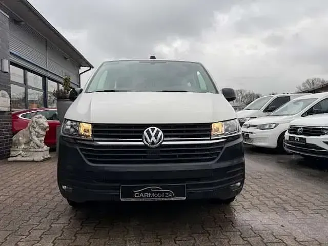 Gebraucht VW Caravelle Trendline 150 PS (110 kW) 2022 Candyweiß Van