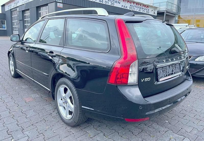 Gebraucht Volvo V50 114 PS (83 kW) 2011 Black stone Kombi