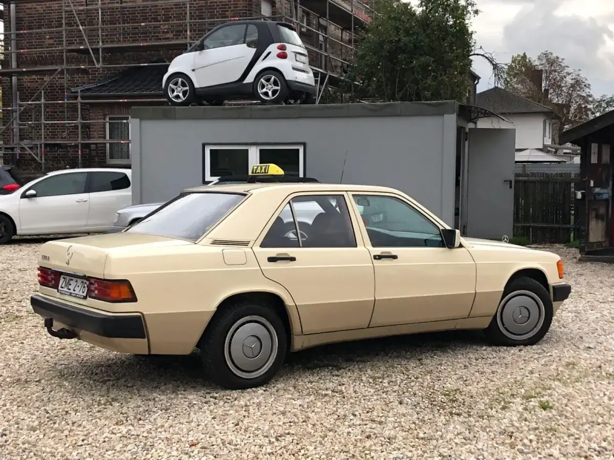 Gebraucht Mercedes 190 75 PS (55 kW) 1990 Beige Limousine