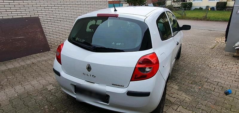Gebraucht Renault Clio II 66 PS (48 kW) 2006 Weiß Kleinwagen