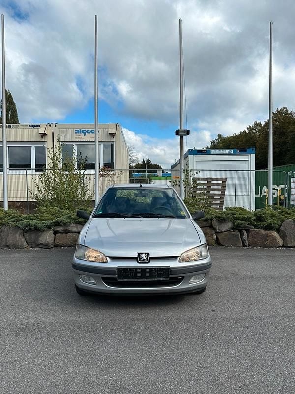 Silber Gebraucht 1999 Peugeot 106 Kleinwagen | 950 € (Guter Preis) - Bild 1/4