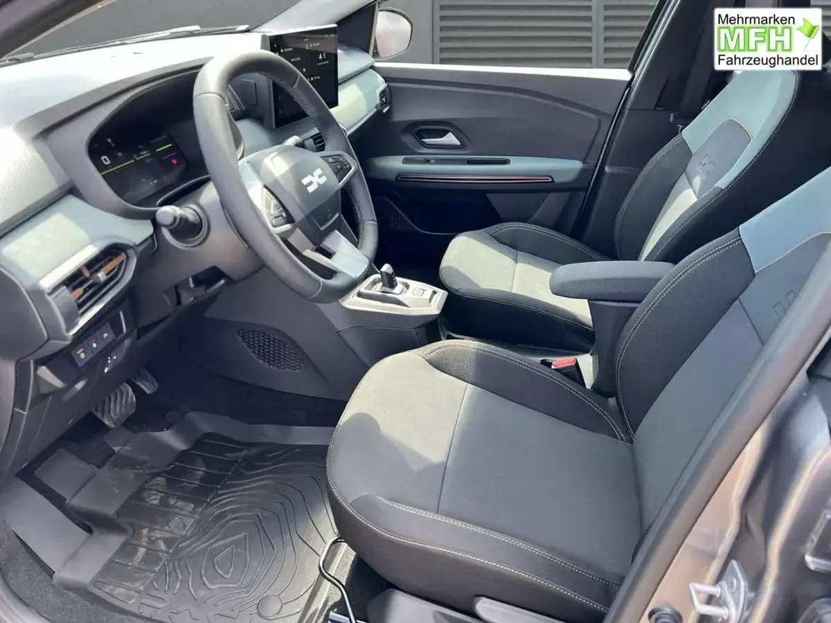 Neu Dacia Jogger Extreme 122 PS (89 kW) 2026 Dolomitgrau Van / Kleinbus