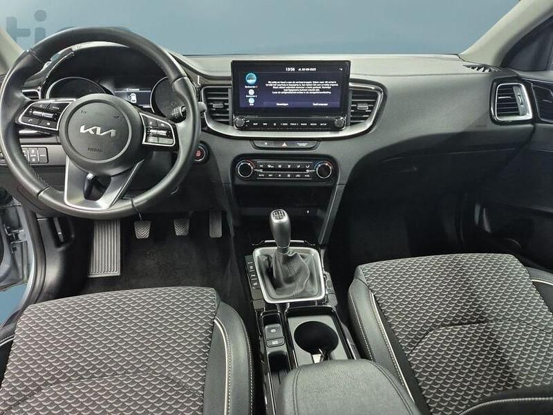 Gebraucht Kia Ceed 120 PS (88 kW) 2023 Silber Kleinwagen