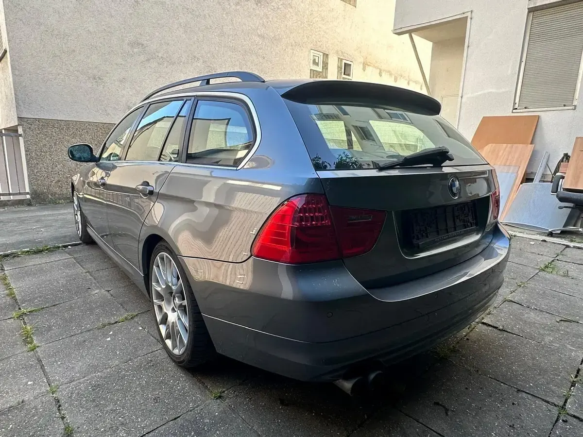 Brugt BMW 325 218 HK (160 kW) 2009 Grå Stationcar