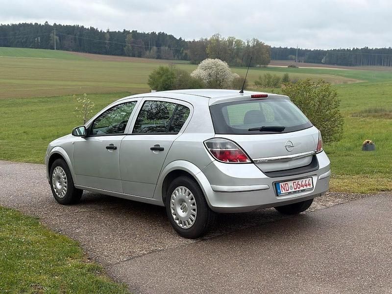 Gebraucht Opel Astra 90 PS (66 kW) 2009 Silber Limousine