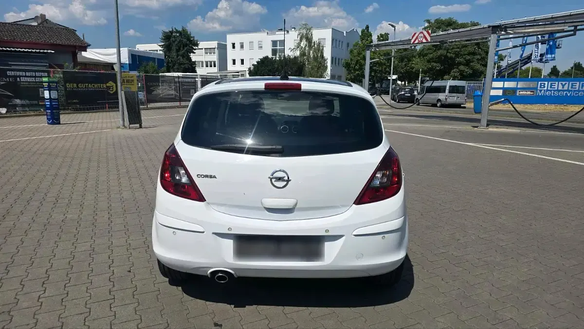 Gebraucht Opel Corsa Color Edition 101 PS (74 kW) 2014 Weiß Kleinwagen