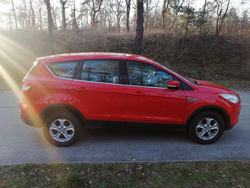 Używany Ford Kuga 120 KM (88 kW) 2015 Czerwony SUV