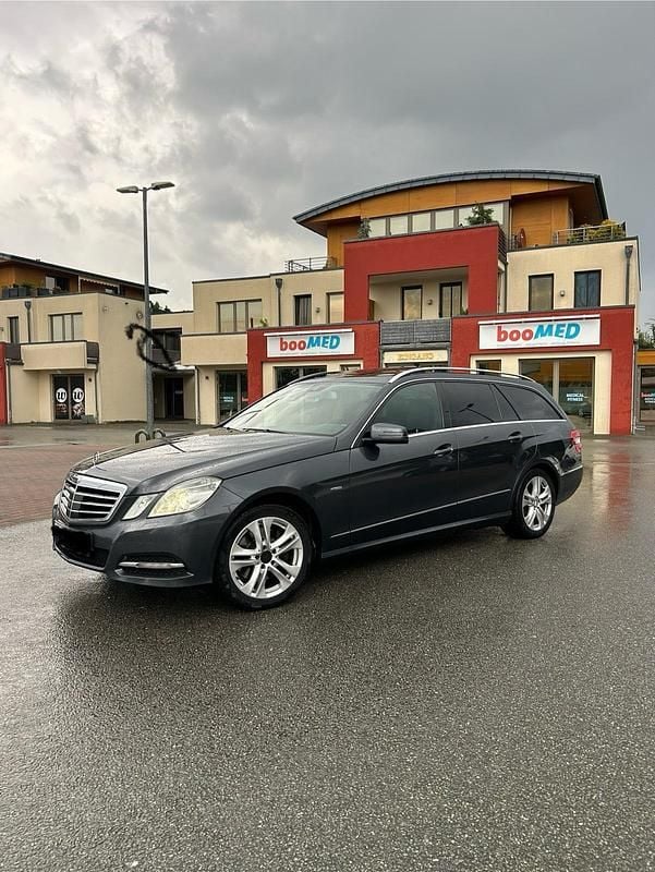 Grau Gebraucht 2010 Mercedes E350 Avantgarde Kombi | 7.500 € (Superpreis) - Bild 1/4