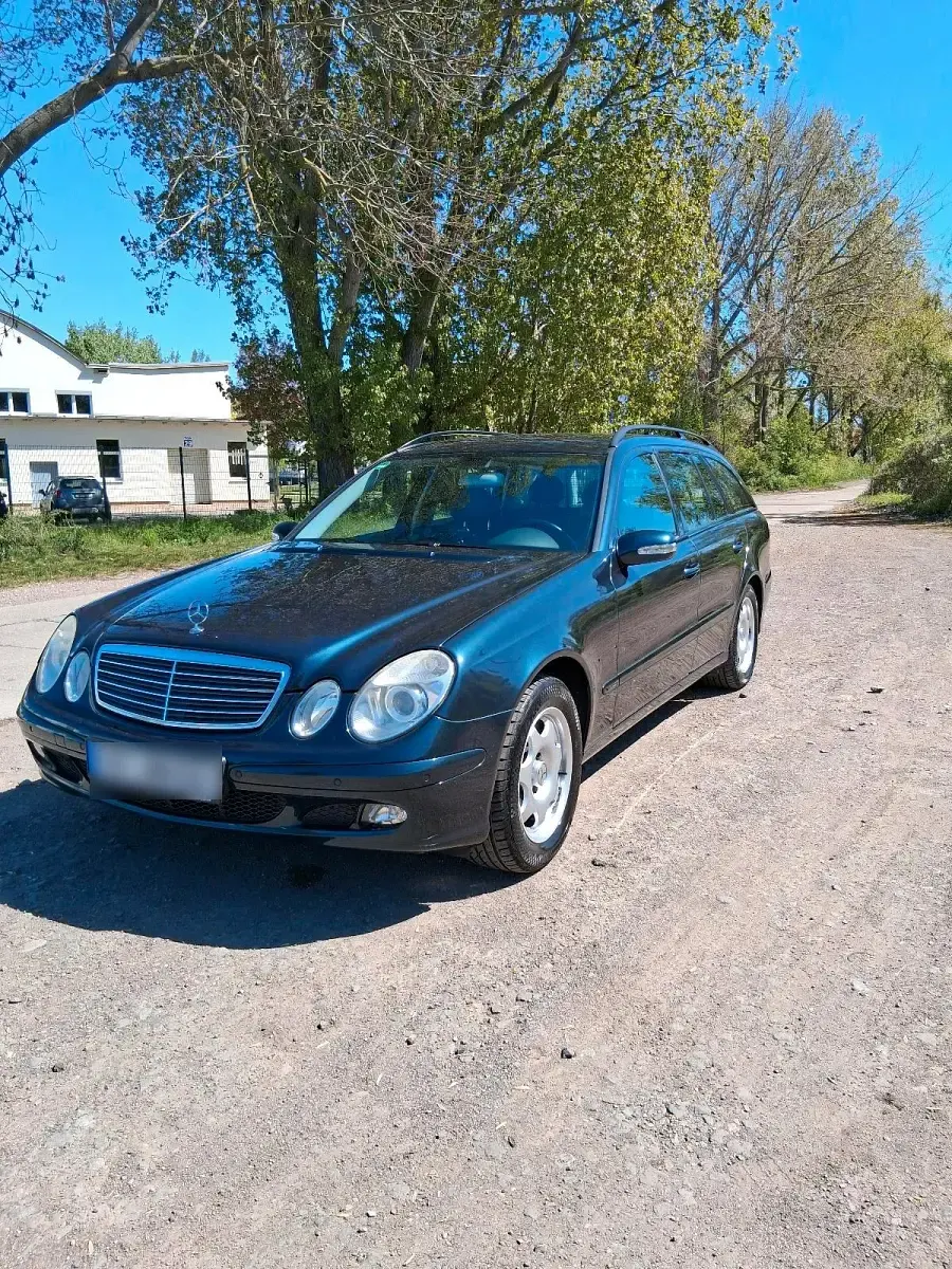 Second-hand Mercedes E200 163 CP (119 kW) 2005 Negru Break