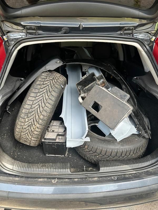 Usata Ford Focus 101 CV (74 kW) 2004 Grigio Utilitaria