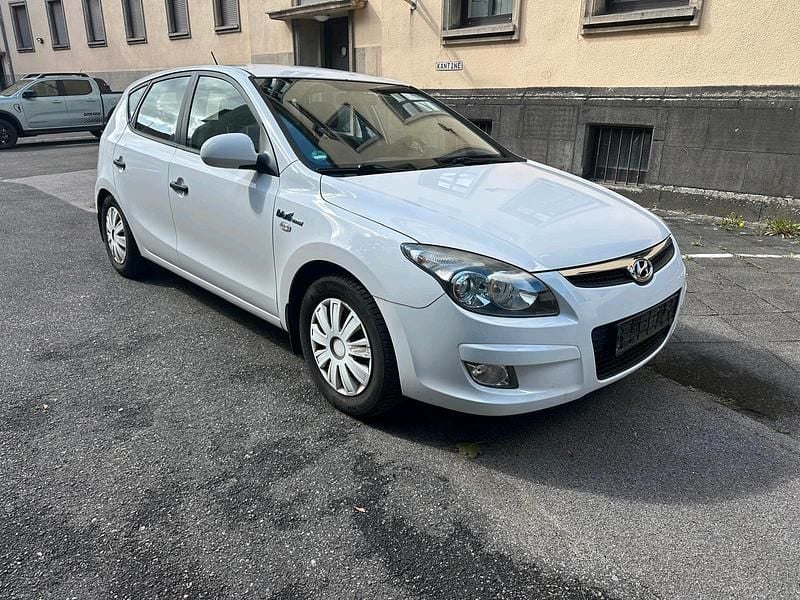 Gebraucht Hyundai i30 109 PS (80 kW) 2010 Limousine