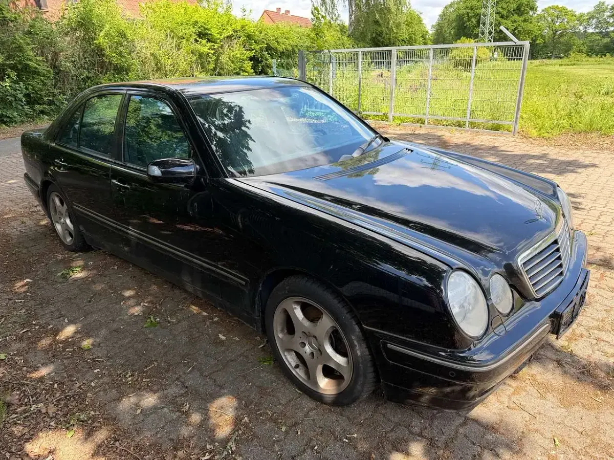 Gebraucht Mercedes E270 170 PS (125 kW) 2001 Obsidianschwarz  metalliclack Limousine