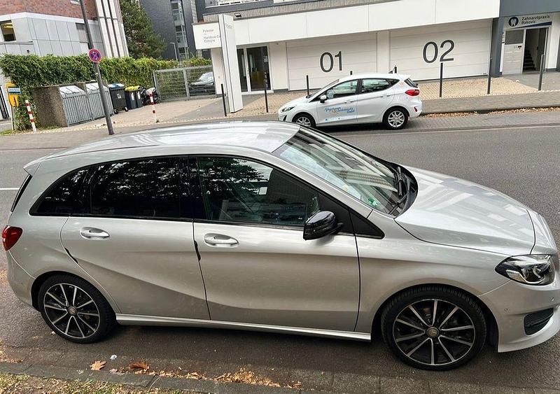 Gebraucht Mercedes B180 Edition 109 PS (80 kW) 2016 Silber Kleinwagen