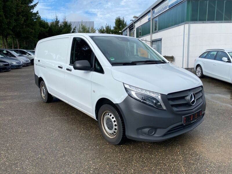 Weiß Gebraucht 2019 Mercedes Vito Van / Kleinbus | 16.490 € (Fairer Preis) - Bild 1/4