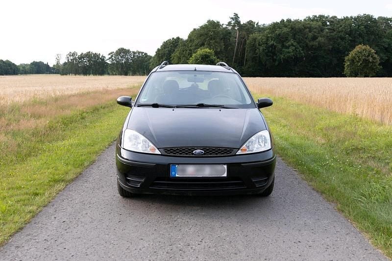 Schwarz Gebraucht 2004 Ford Focus Kombi | 1.999 € (Etwas zu teuer) - Bild 1/4