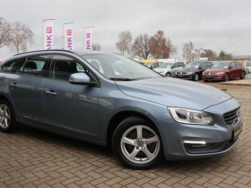 Gebraucht Volvo V60 Business Edition 150 PS (110 kW) 2017 Blau Kombi