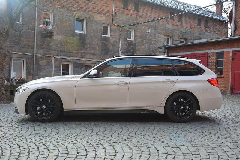 Gebraucht BMW 330 M Sport 258 PS (189 kW) 2013 Weiß Kombi