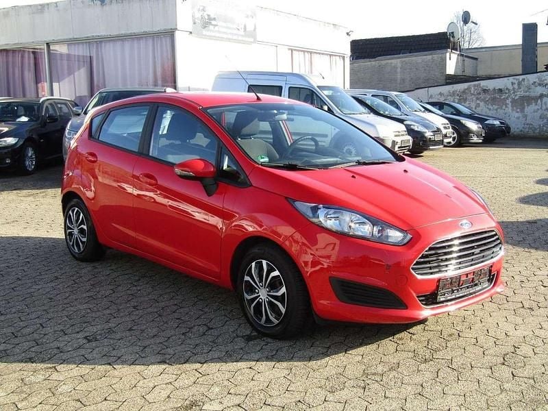 Gebraucht Ford Fiesta Trend 95 PS (69 kW) 2014 Rot Kleinwagen