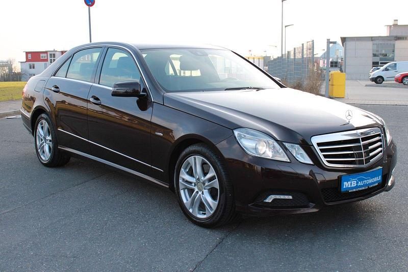 Gebraucht Mercedes E250 Avantgarde 204 PS (150 kW) 2010 Braun Limousine
