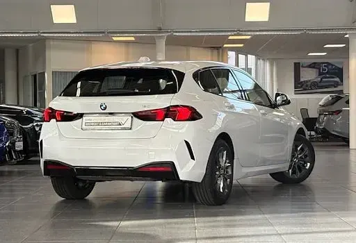 Używany BMW 120 Shadowline 170 KM (125 kW) 2025 Biały Hatchback