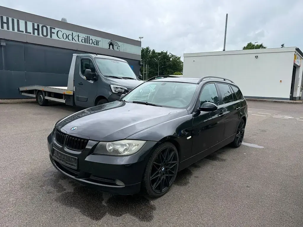 Gebraucht BMW 318 129 PS (94 kW) 2007 Schwarz Kombi