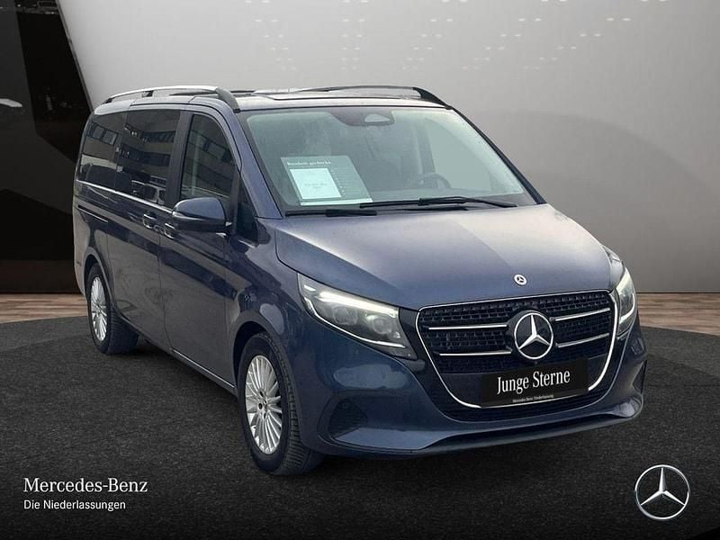 Gebraucht Mercedes V250 Style 190 PS (139 kW) 2024 Blau Van / Kleinbus